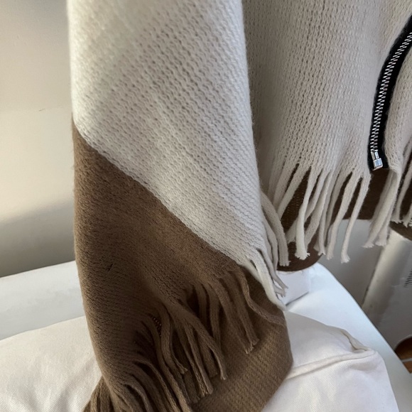 Ladies shawl, wrap, shrug acrylic sweater with zipper in cream and taupe shades - Picture 3 of 5